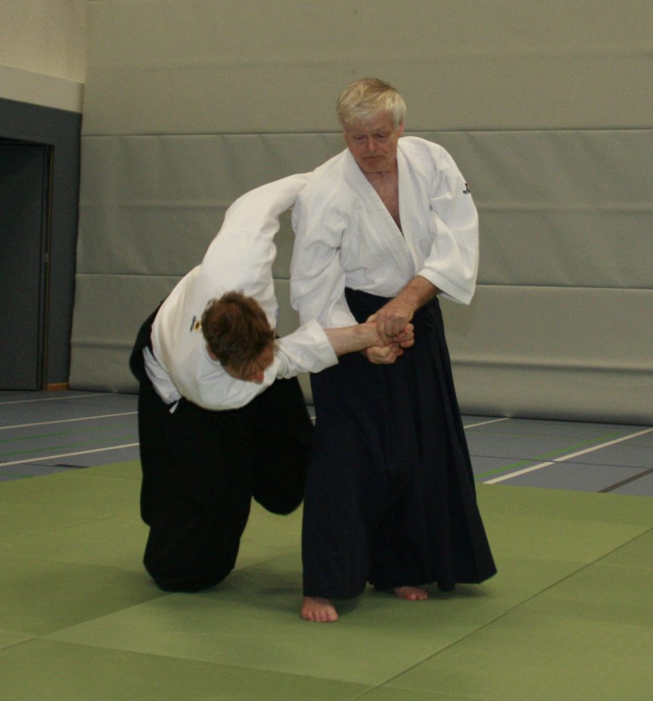 250710 Aikidotechnik-mitManfred-954x1024.jpg
